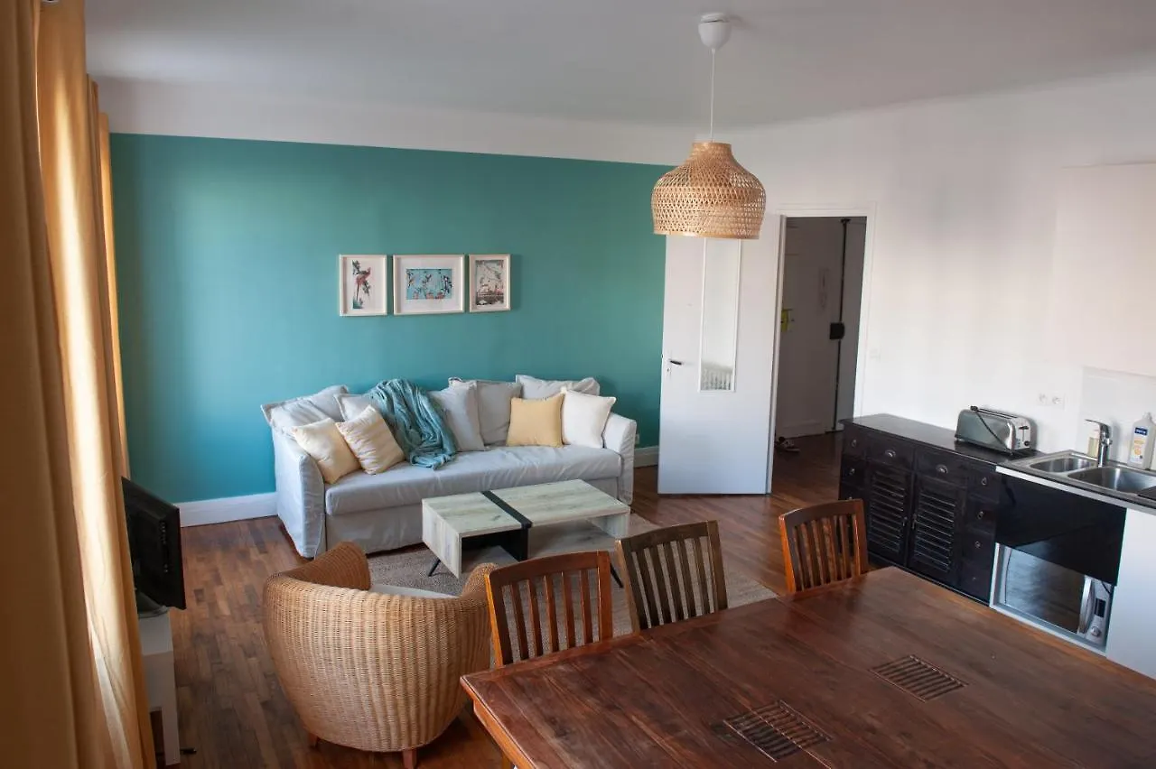 Appartement Spacieux Avec Balcon Et Parking Breszt 0*,  Franciaország